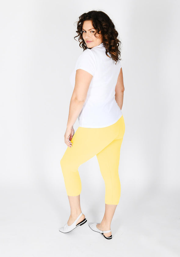 Plus Size Pastel Yellow Classic Cropped Leggings